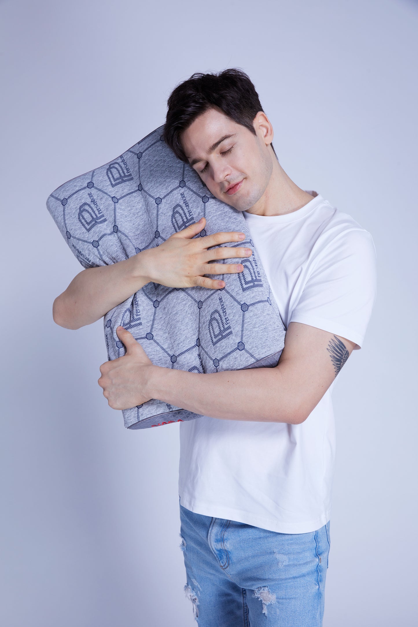 Graphene-Infused Technology Pillow for Enhanced Sleep Support and Comfort